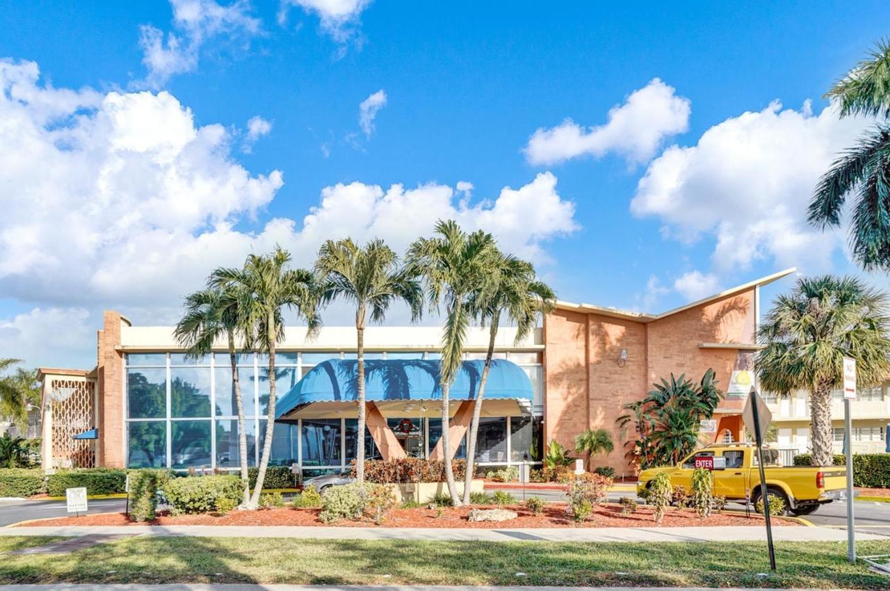 Hallandale Gulfstream Pool Walk To The Beach Daire Hallandale Beach Dış mekan fotoğraf