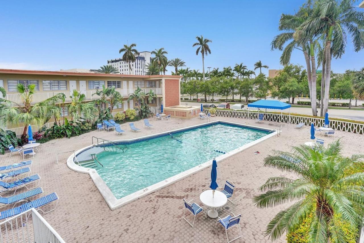 Hallandale Gulfstream Pool Walk To The Beach Daire Hallandale Beach Dış mekan fotoğraf
